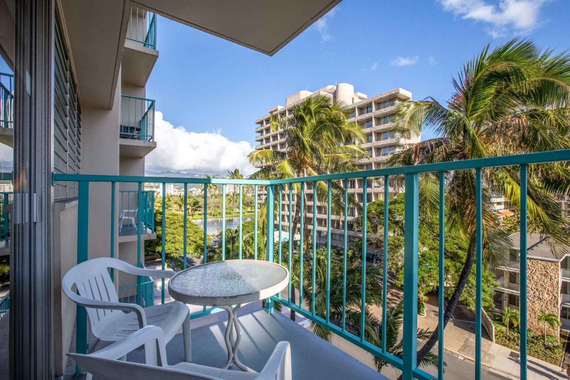 Aqua Aloha Surf Waikiki Aparthotel Exterior photo